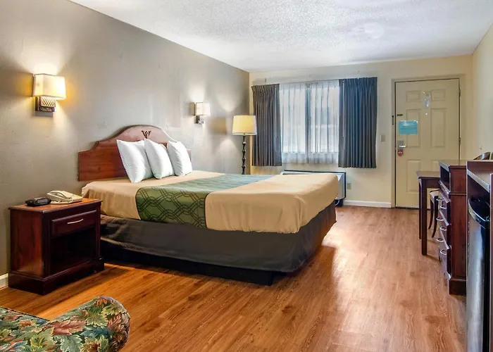 Econo Lodge Inn&Suites