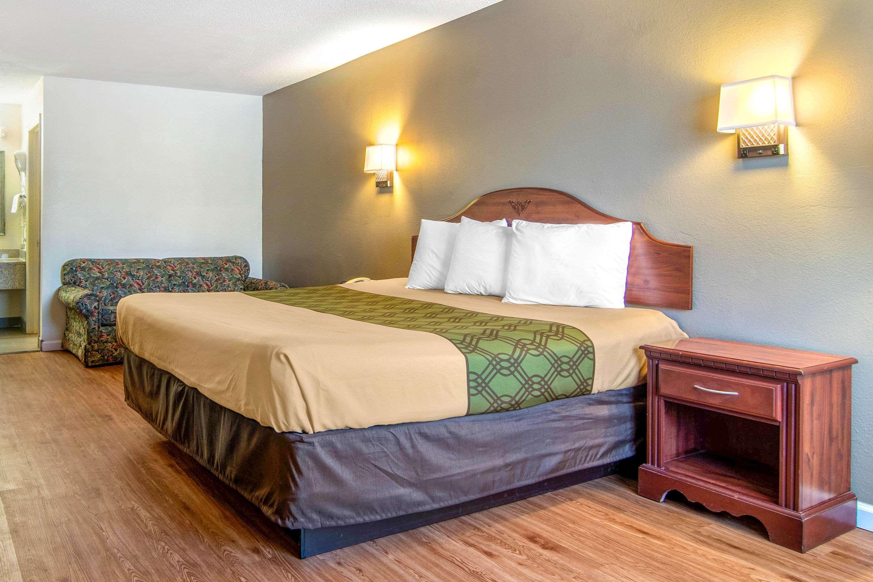 Hotel Econo Inn&suites 2*