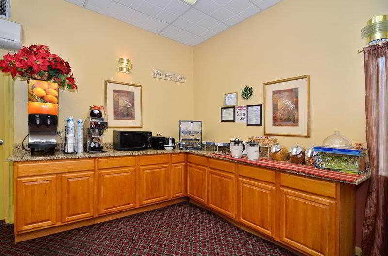 Econo Inn&suites Hotel 2*