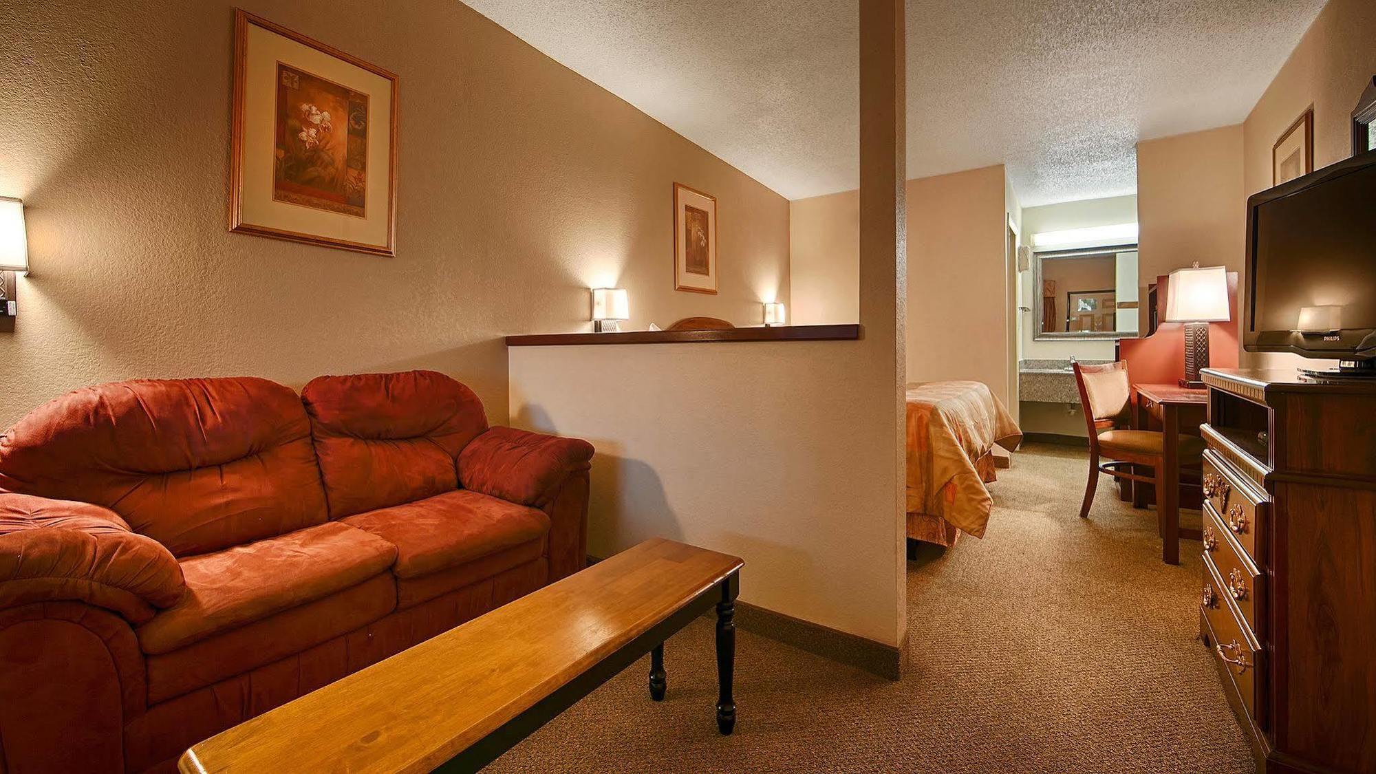 Econo Inn&suites Hotel 2*