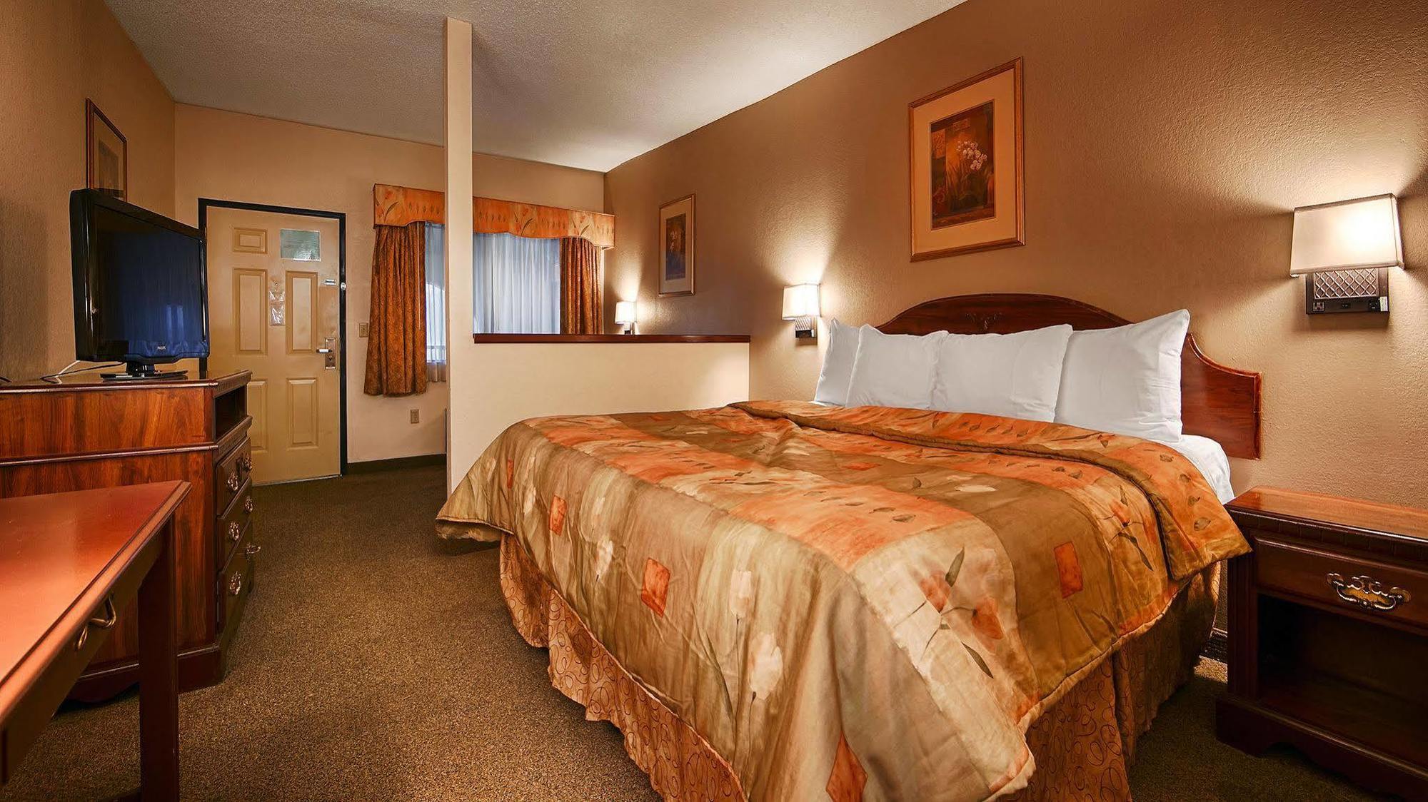Hotel Econo Inn&suites 2*